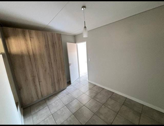 2 BEDROOM PROPERTY TO RENT IN MOOIKLOOF